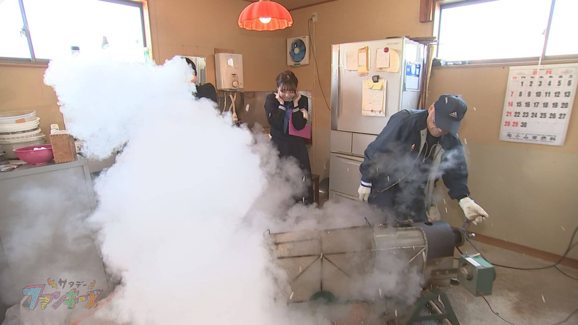 機械で大音量と大量の湯気を操る田鎖さんは多彩な顔を持つ畳屋さん