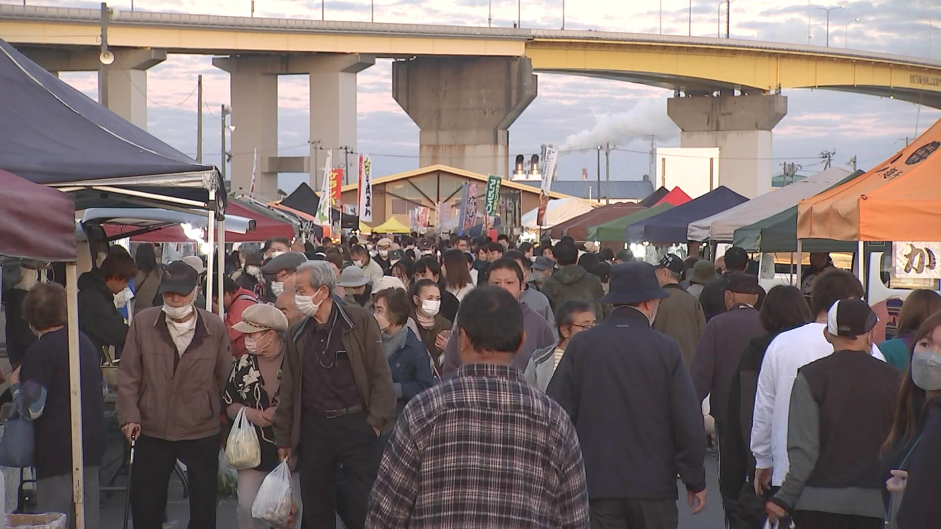 館鼻岸壁朝市