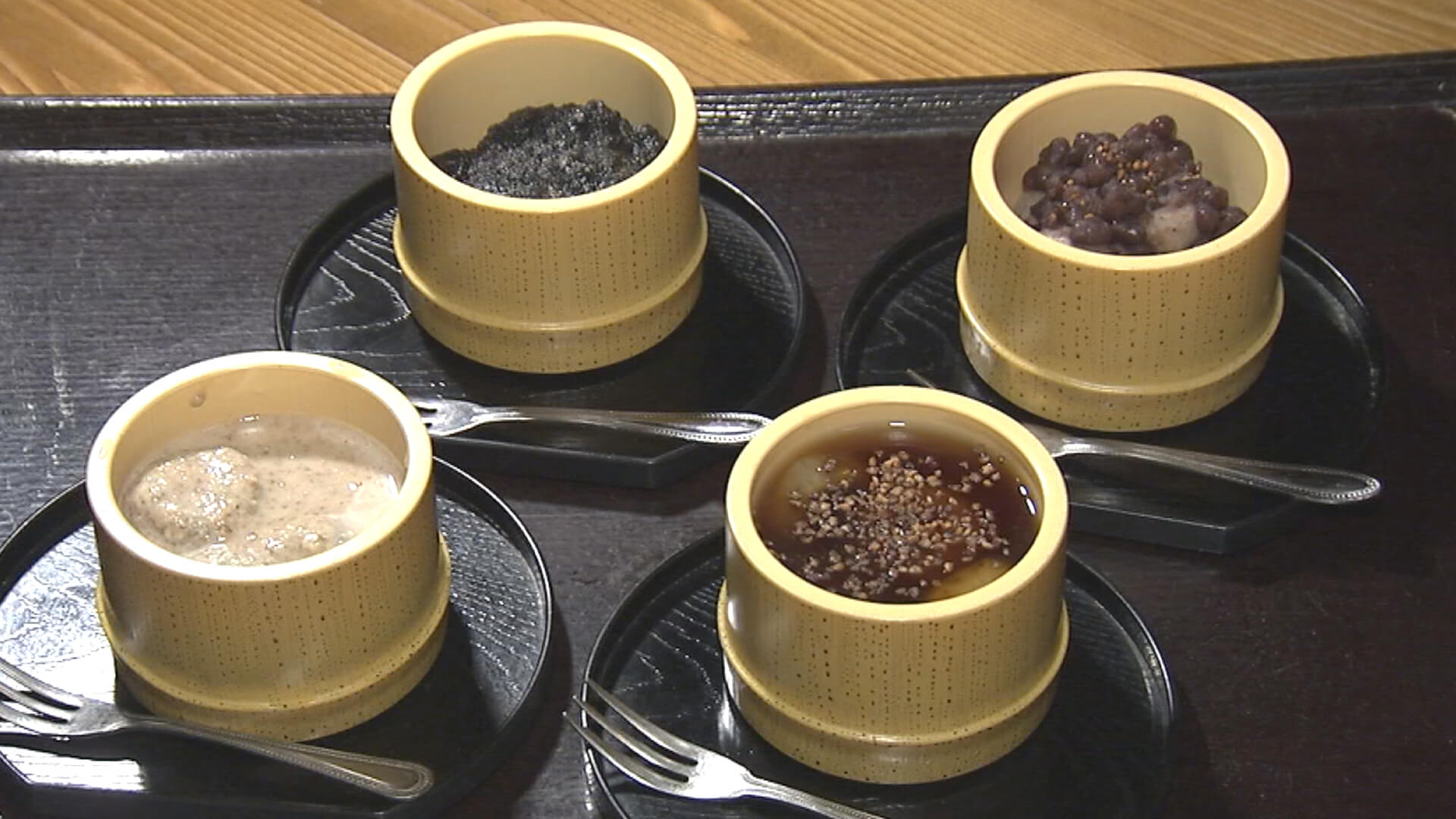 そば粉を練ってつくったお団子 西島アナ実食 くるみ ふみきゅん実食 みたらし そば粉のお団子って歯切れがいいと西島アナ 最初みたらしの味がくるけど噛めば噛むとソバの味が