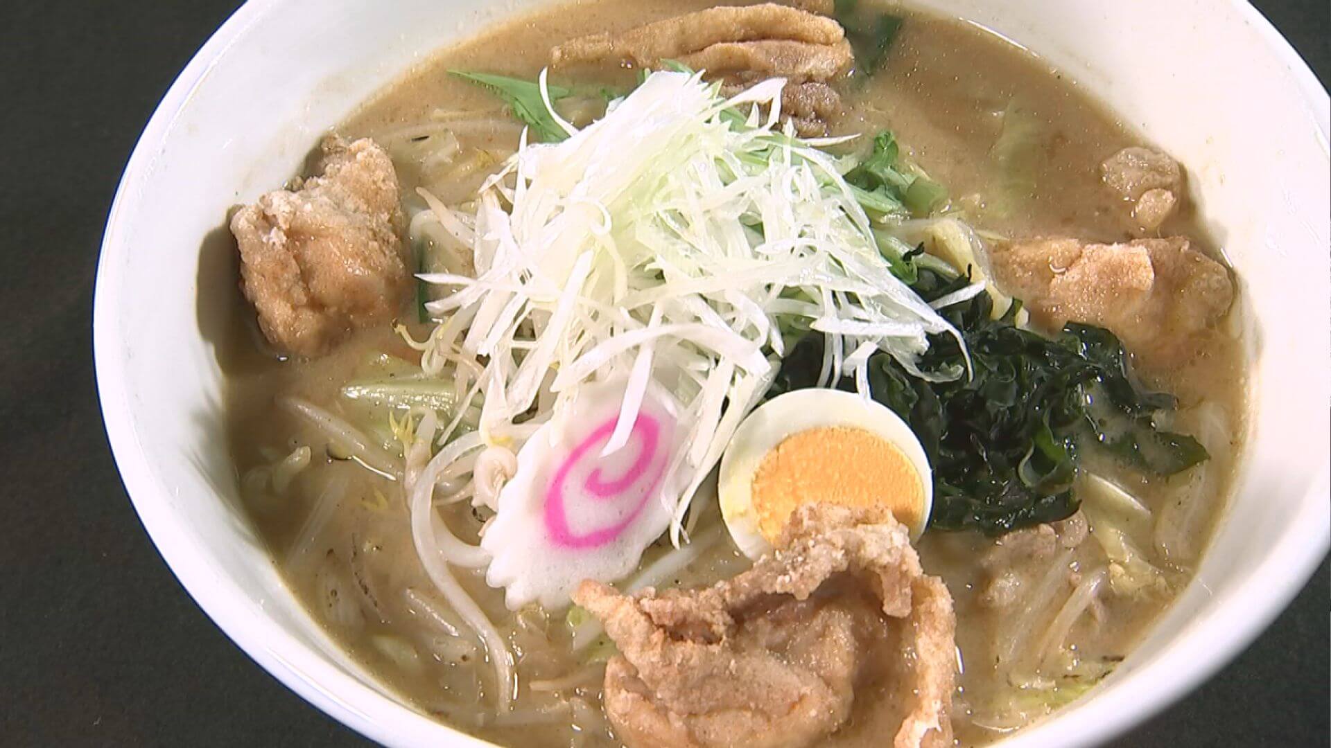 彦摩呂さん実食:唐揚ラーメン