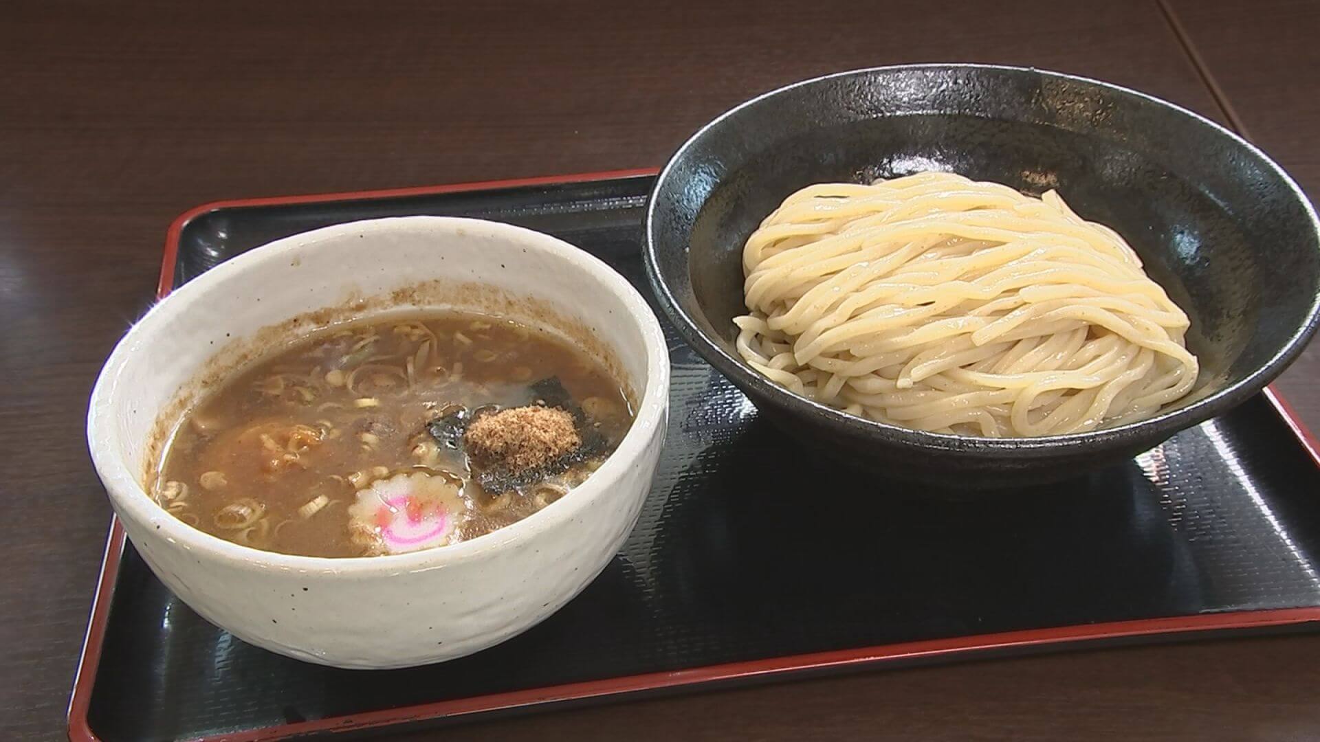 麺類大好き川澄さん実食 つけ麺 濃厚豚骨魚介スープ 色んな風味がちょうどいい感じに合わさって おいしい❤お箸がとまらない川澄さん ストライカーですねぇ